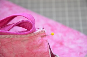 How to sew a zipper