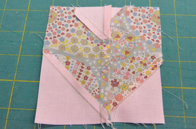 Charm quilt tutorial by Sewfrench