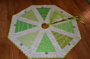 Christmas Tree Skirt at Sewfrench