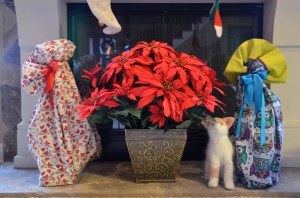 Pillowcase as gift wrap at Sewfrench