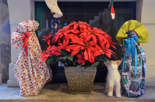 Pillowcase as gift wrap at Sewfrench