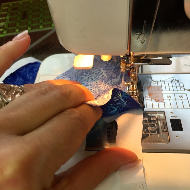 Sewing curves with no pins