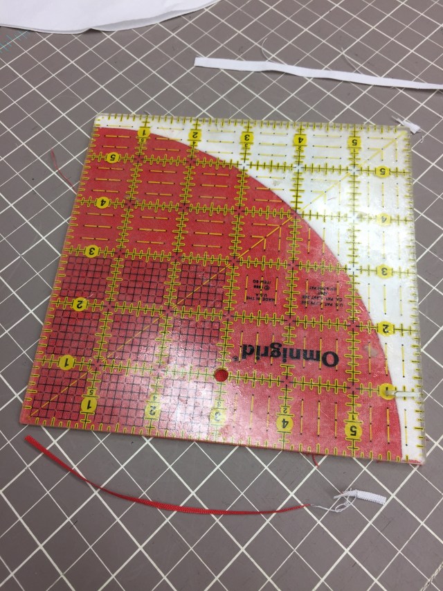 Drunkard's Path quilt @ Sewfrench